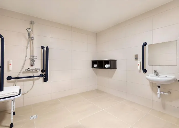 Ramada By Wyndham East Kilbride ホテル 3*