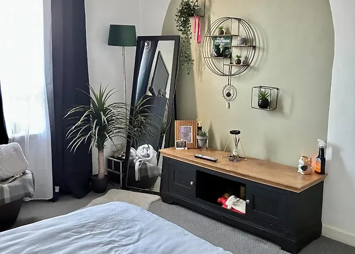 Apartman 2 Bedroom Fully Furnished Apartment *