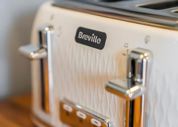 Modern 5 Bedroom Townhouse With Free Parking بيت للعطل *