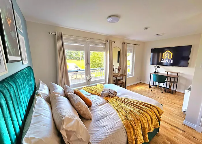 Modern 5 Bedroom Townhouse With Free Parking بيت للعطل *