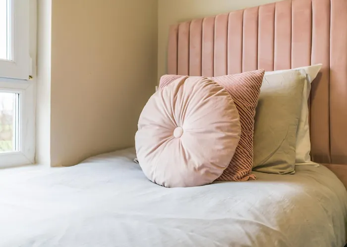 Modern 5 Bedroom Townhouse With Free Parking بيت للعطل غلاسغو