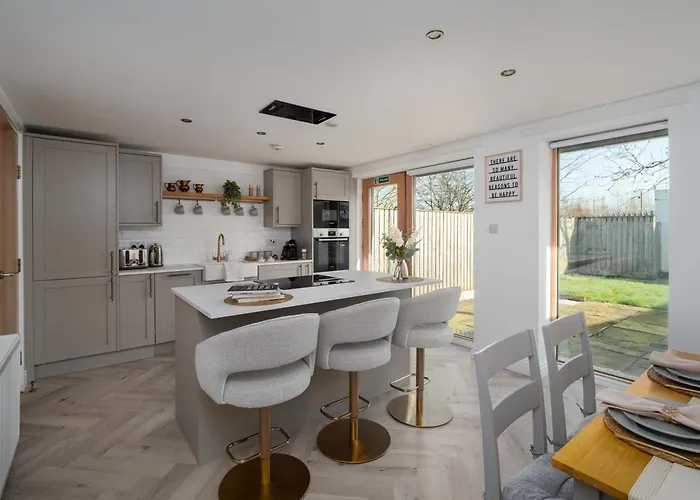 Newly Renovated 3 Bedroom Modern House Holiday home