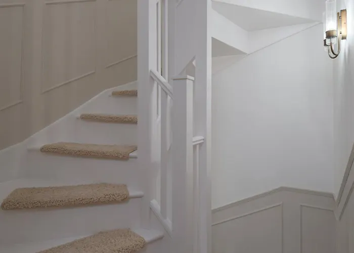 Дом отдыха Newly Renovated 3 Bedroom Modern House Глазго