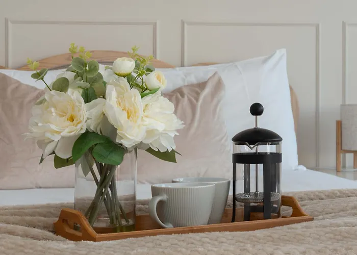 Newly Renovated 3 Bedroom Modern House *