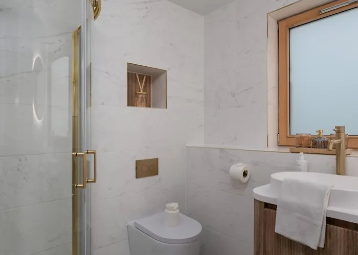 Дом отдыха Newly Renovated 3 Bedroom Modern House Глазго