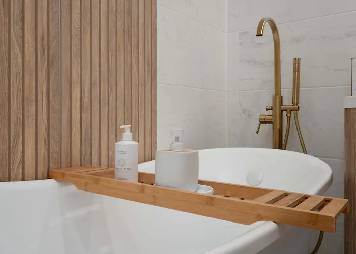 Дом отдыха Newly Renovated 3 Bedroom Modern House Глазго