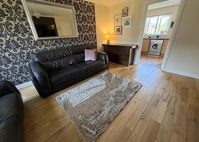 Вилла - Entire House - Free Parking , Free Super Fast Wifi , Private Garden & Parking Security *