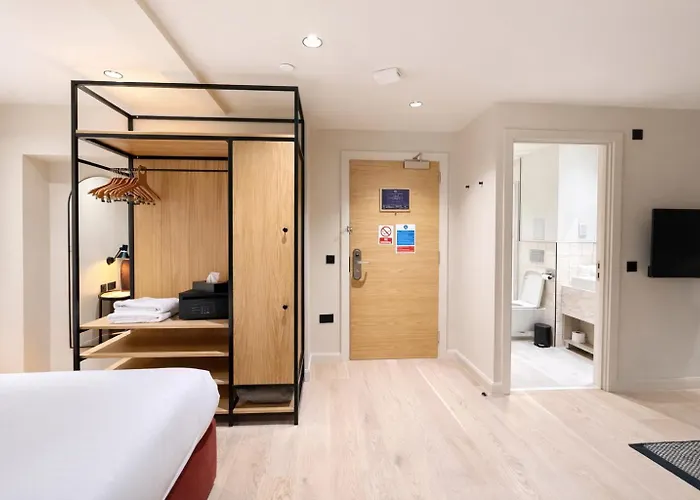 Vcity At The Teacher Apart Otel 4*