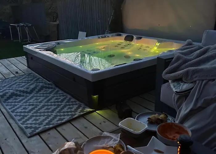 Beautiful 4 Bed Sandstone Hébergement de vacances