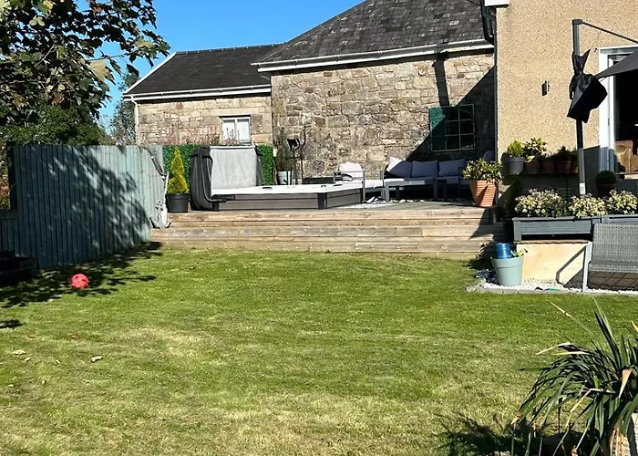 Beautiful 4 Bed Sandstone Hébergement de vacances