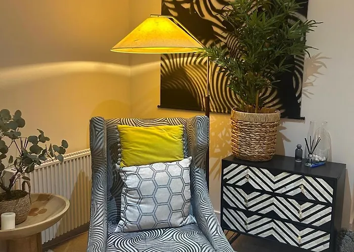 Beautiful 4 Bed Sandstone