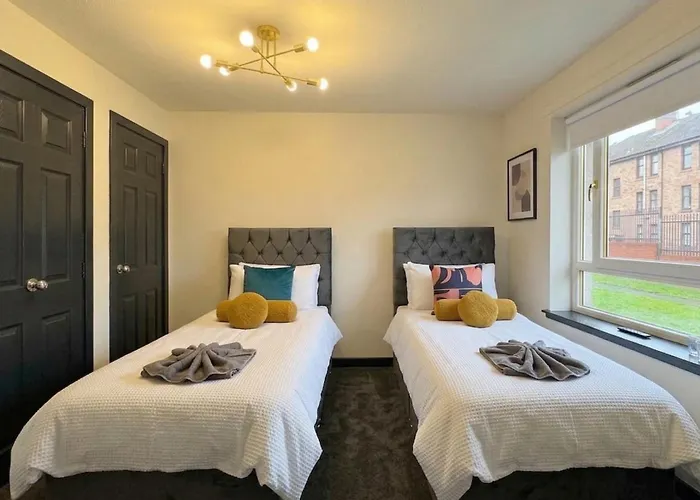 Stylish & Sleeps 7 - Free Parking - Walking Distance To & West End Glasgow