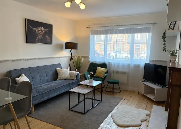 Modern In West End, Free Parking Apartament *