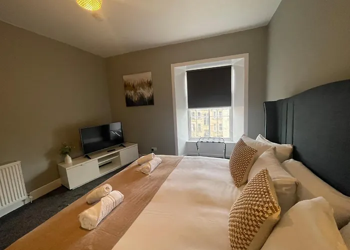 The West Nest For Six - Pass The Keys Glasgow