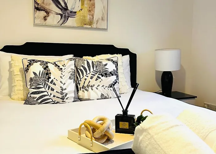 Modern 2 Bedroom Ground Floor Near Centre Apartament