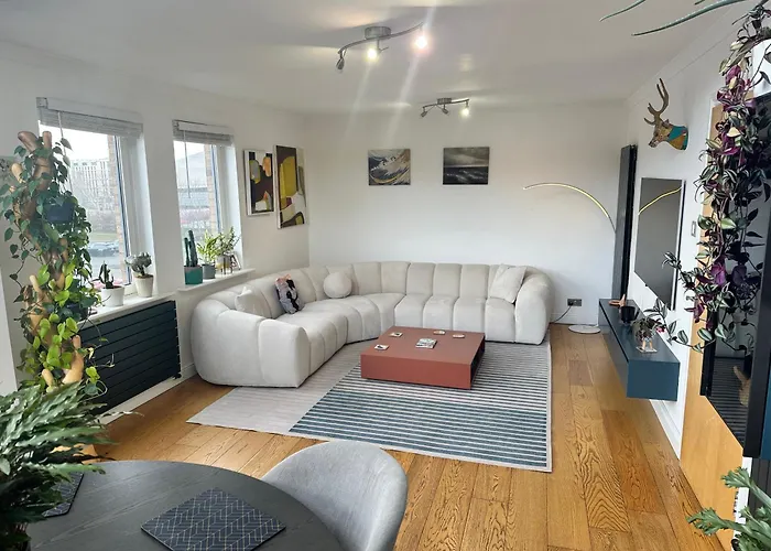 Apartment Duplex Penthouse With Secured Parking Finnieston