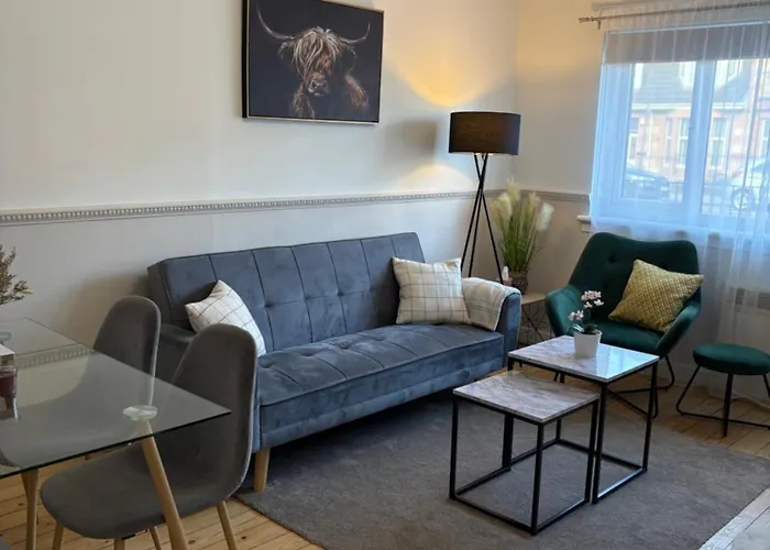 Modern In West End, Free Parking Apartament *