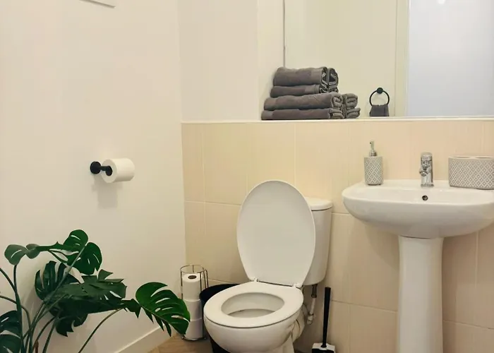 Modern Ground Floor 2 Bed Secure Parking & Perfect For City- Celticemirates Stadium * Glasgow