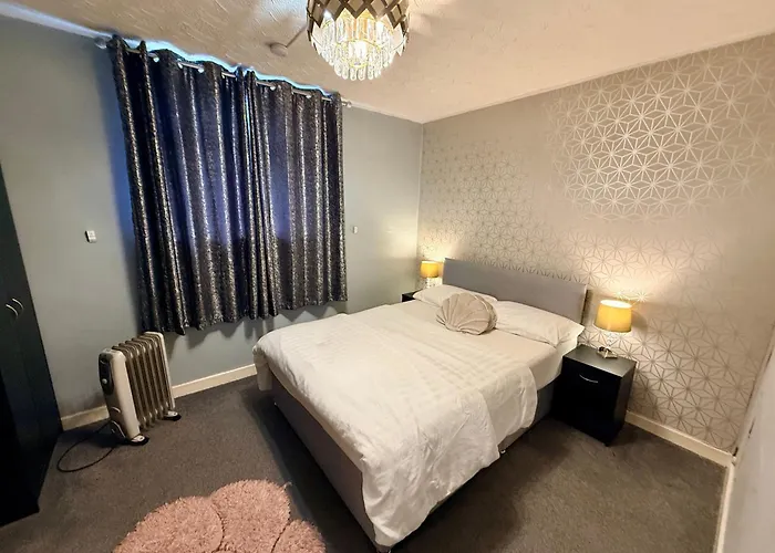 Likewise Modern Two Bedrooms For 4 In Area Apartament