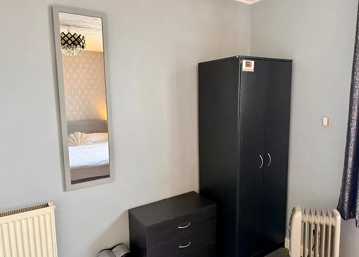 Likewise Modern Two Bedrooms For 4 In Area Lejlighed