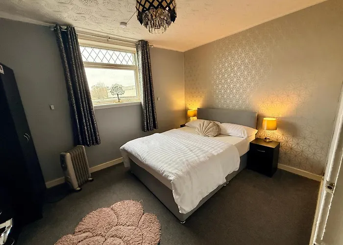 Likewise Modern Two Bedrooms For 4 In Area Lejlighed