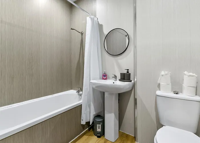 Lejlighed Free Parking - Sleeps 6 - 2 Bedrooms - Great Transport Links Glasgow