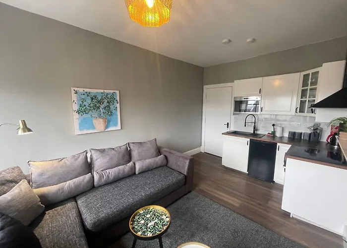 The West Nest For Six - Pass The Keys Glasgow