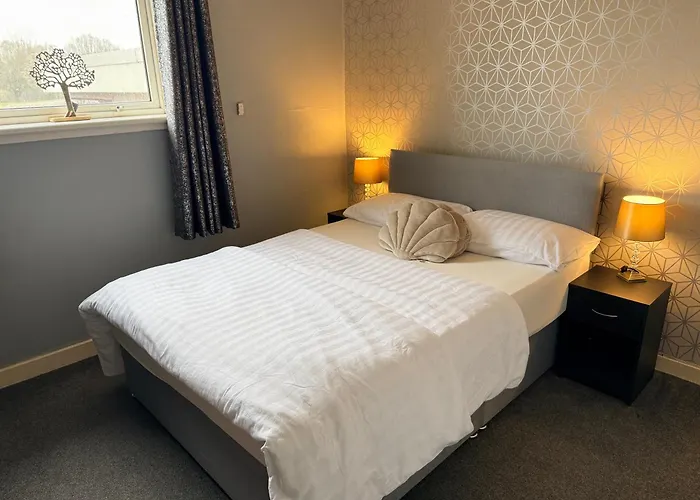 Likewise Modern Two Bedrooms For 4 In Area *