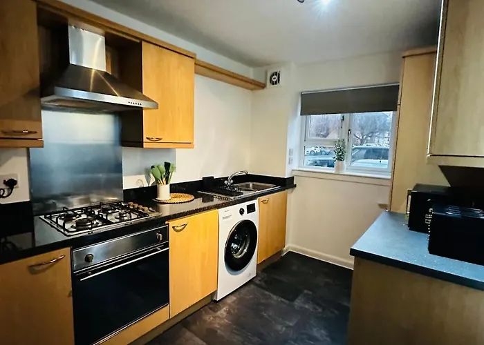 Modern 2 Bedroom Ground Floor Near Centre Apartament