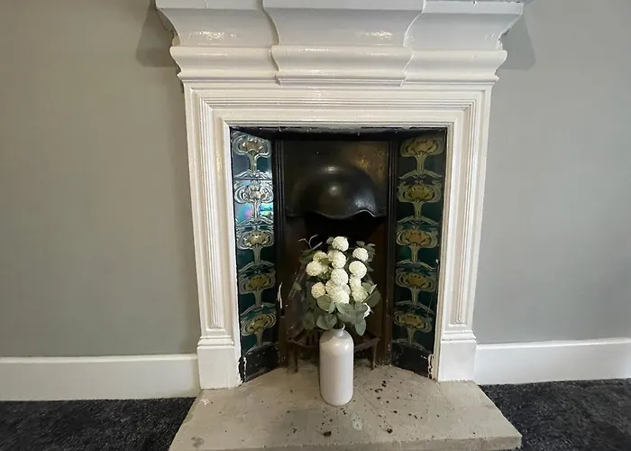 The West Nest For Six - Pass The Keys