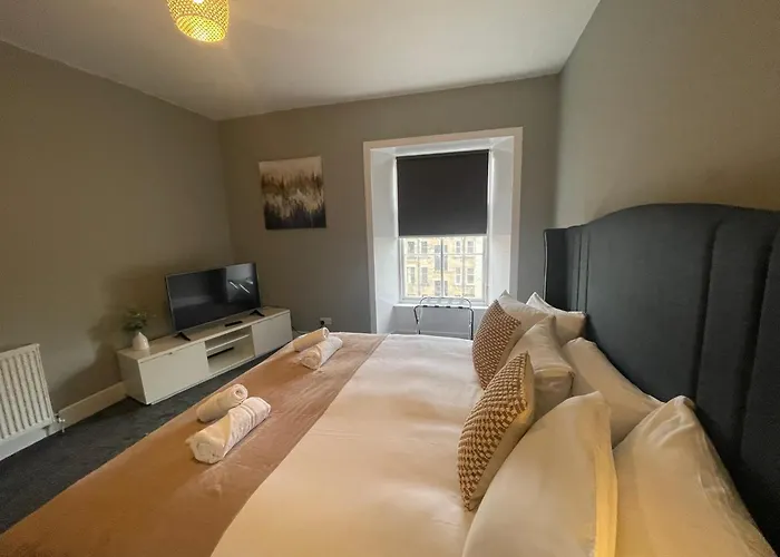 The West Nest For Six - Pass The Keys Apartment *