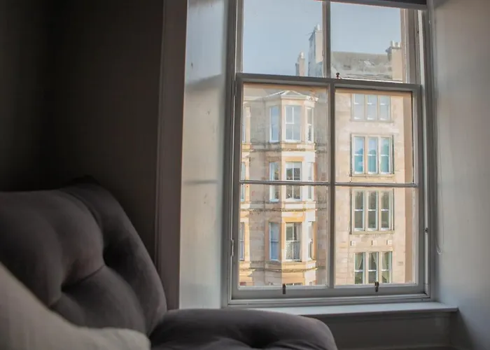 The West Nest For Six - Pass The Keys * Glasgow