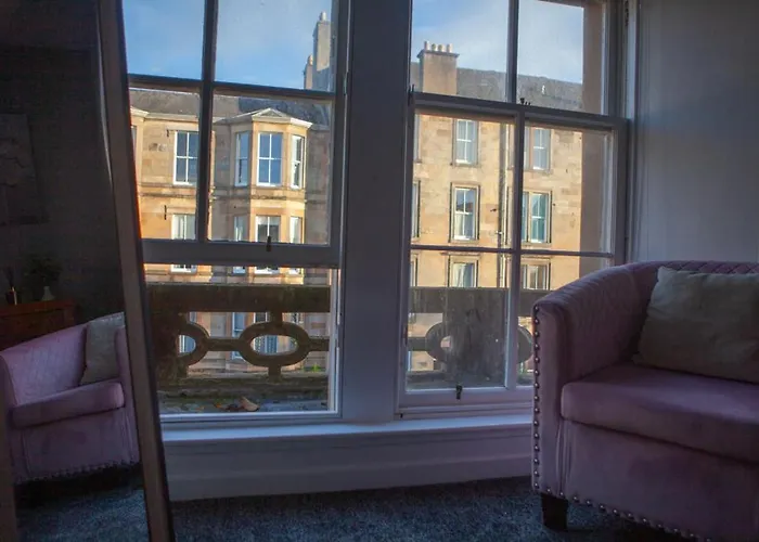 The West Nest For Six - Pass The Keys * Glasgow