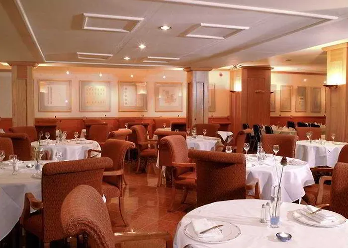 West By Compass Hospitality Szálloda 3*