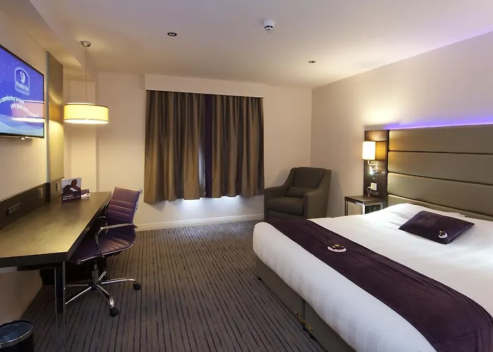 Premier Pacific Quay 3*