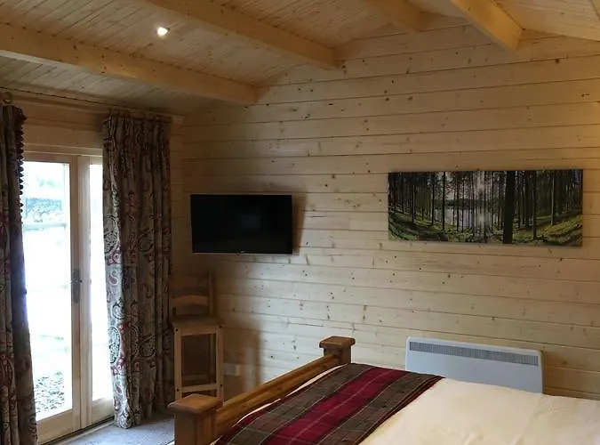 Lodge Auchenlea Glasgow