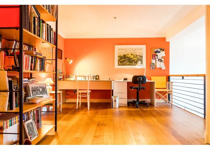 Beautifully Kept Mezzanine Flat ★school Of Art★ *