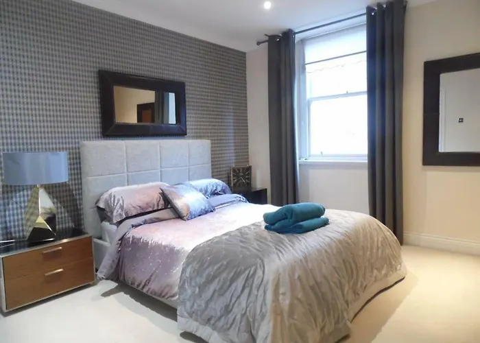 West End -stunning, 2 Bedroom, Main Door Flat With Private Parking *