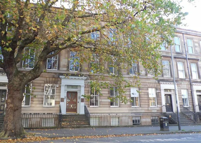 West End - Stunning, Spacious, 3 Bedroom, Main Door Flat With Private Parking Glasgow
