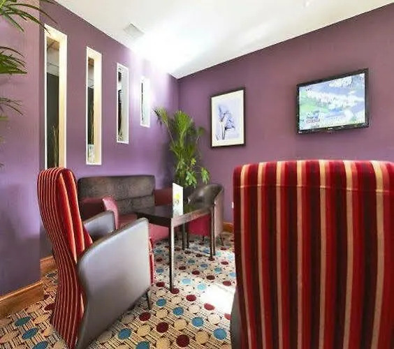 Premier Braehead Hotel 3*