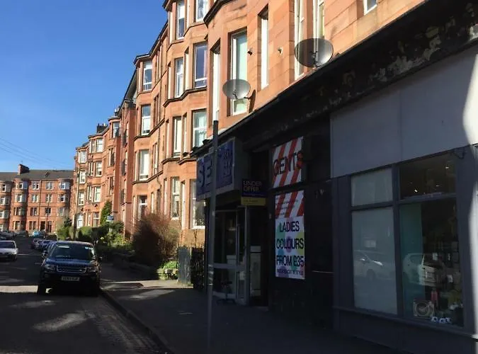 Trefoil - 2 Bedrooms Glasgow