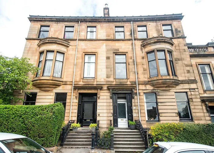 32 Victoria Crescent Road