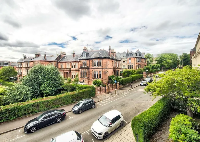 32 Victoria Crescent Road