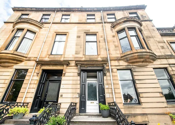 32 Victoria Crescent Road