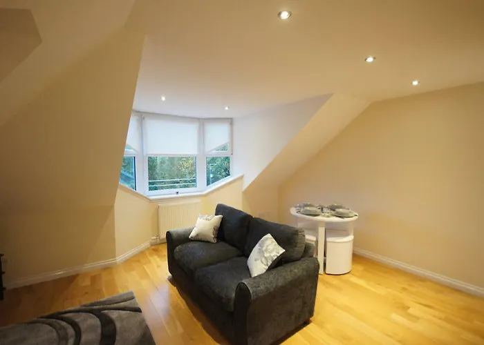 Modern, Cosy In Bearsden With Private Parking Appartamento