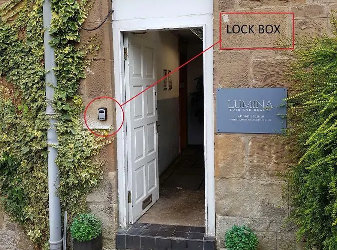 Modern, Cosy In Bearsden With Private Parking Appartamento