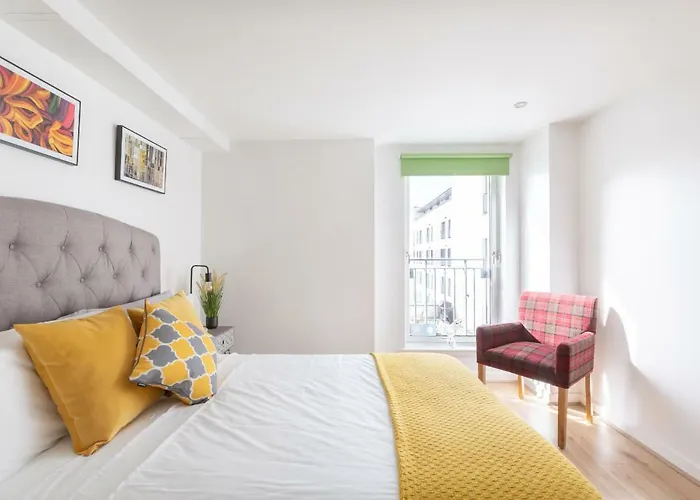 Cosy In Quiet City-centre With Car Park דירה גלאזגו