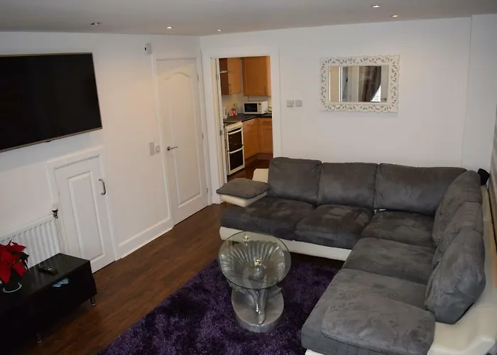 Silverburn New House With Free Parking And Garden