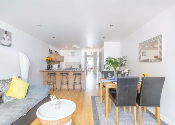 דירה Cosy In Quiet City-centre With Car Park גלאזגו