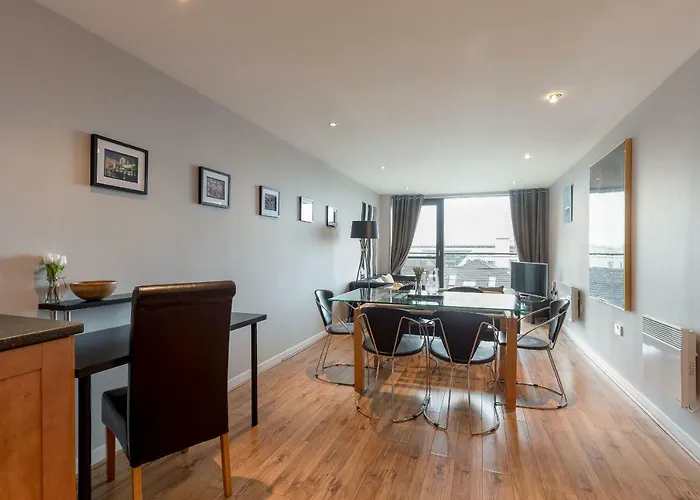 شقة Modern Riverfront Apt. 10 Mins From Hydro/secc *